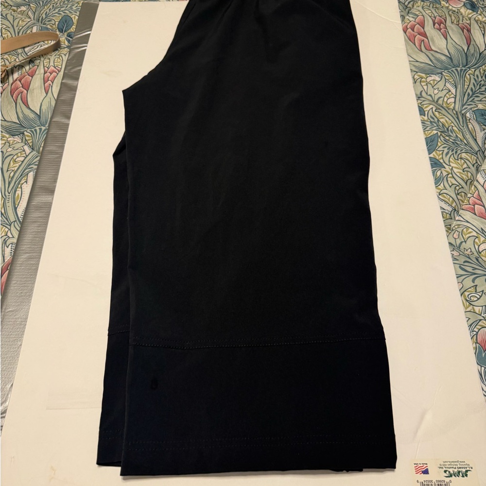 Women’s Black capris by lucy